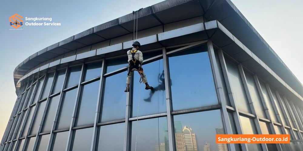 Sangkuriang Outdoor | Jasa Pembersih Kaca Gedung Bertingkat di Jakarta