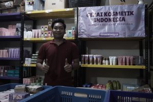 Kuliah jadi pengusaha di Kampus Umar Usman - Kisah alumni sukses dari jualan eceran marketplace hingga menjadi grosir kosmetik besar