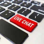 Perbedaan Chatbot, Live Chat, dan Contact Center